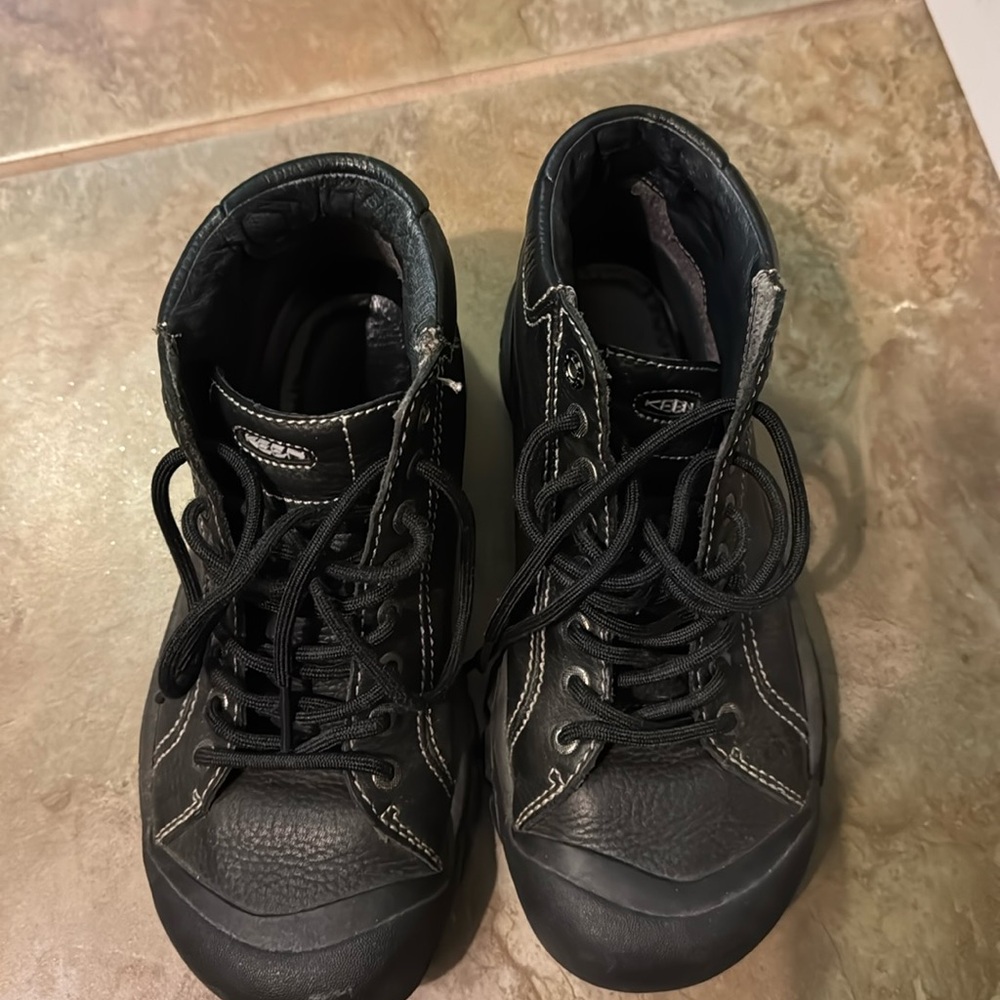 Keen leather hiking boots